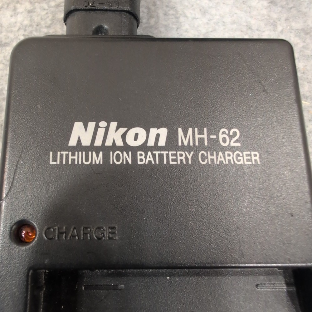 Nikon MH-62 Battery Charger for EN-EL8 Lithium Ion Rechargeable Batteries OEM - Picture 2 of 4